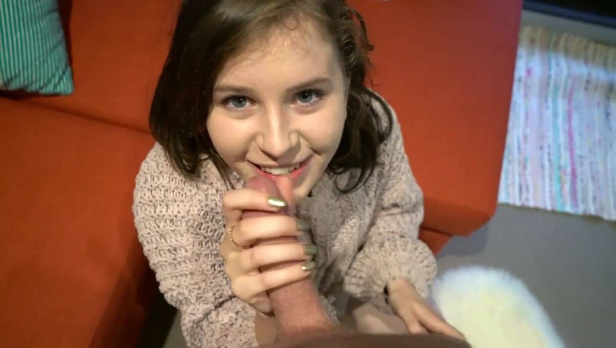 Bắn tinh ngập chiếc bím hồng của em người yêu dễ thương